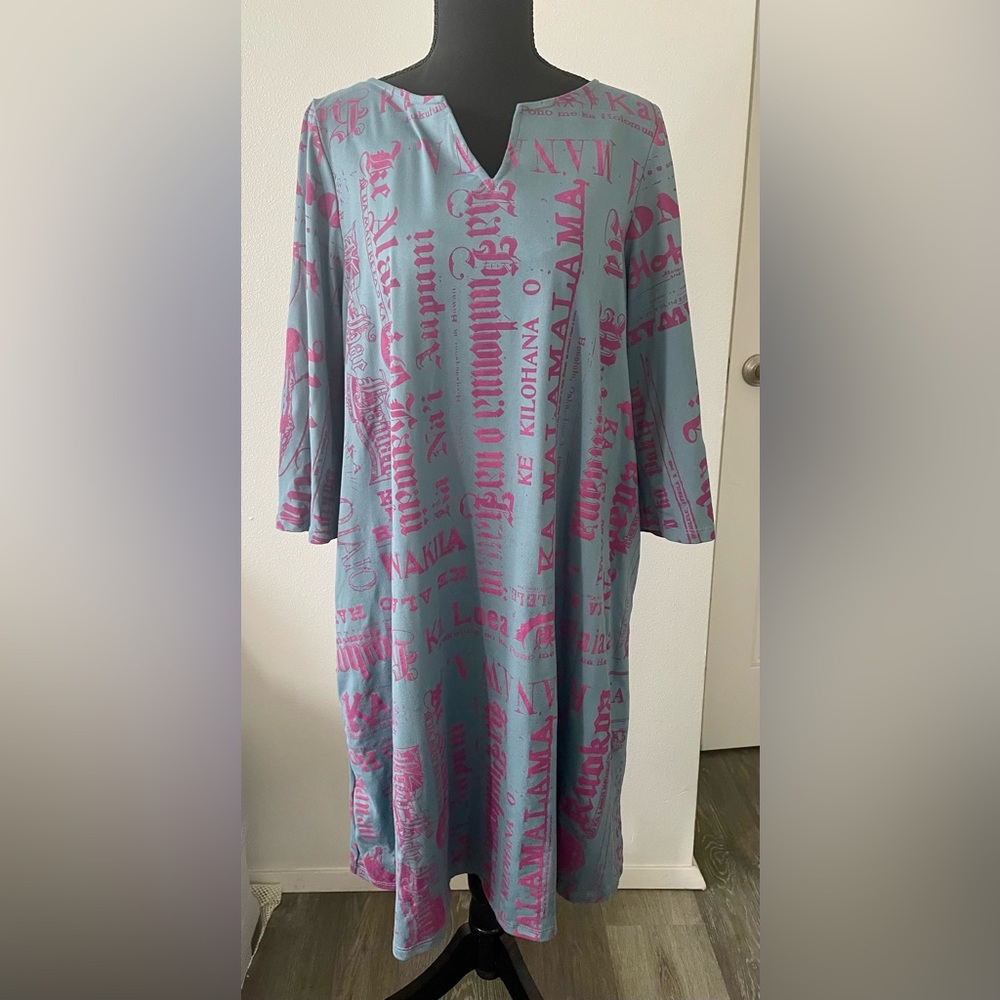Kauluaʻe Midi Dress in Light Blue with Pink Nupepa Print